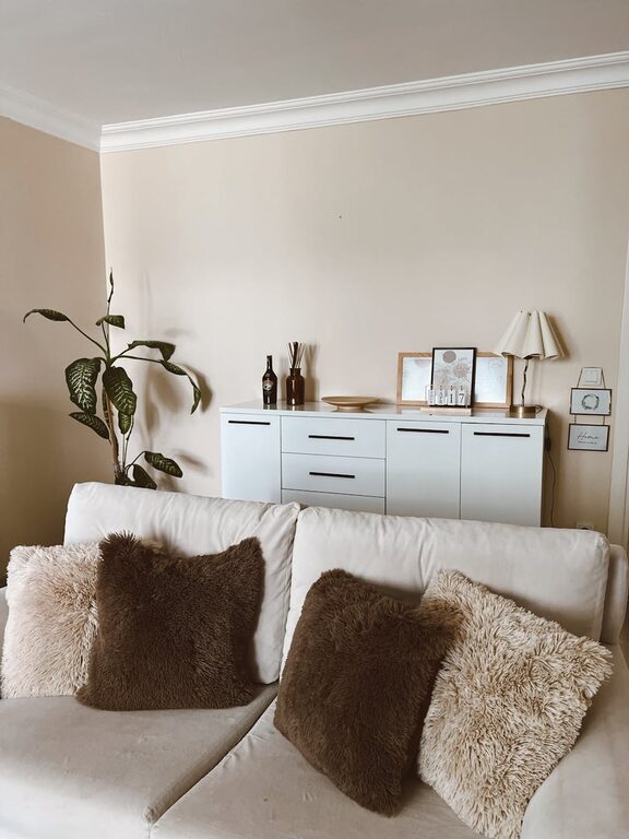 Tips for Creating a Cozy and Inviting Living Room on a Budget